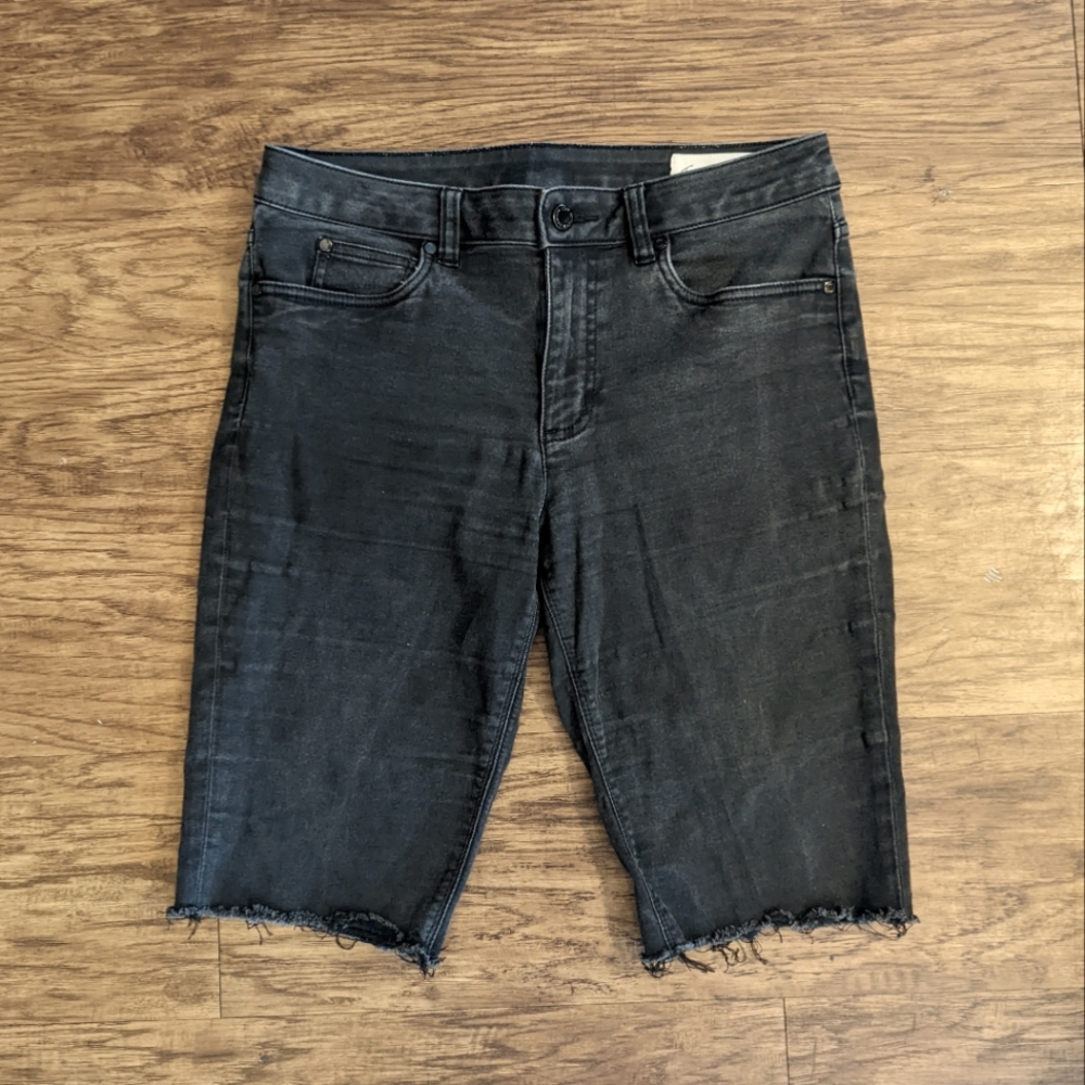Two by Vince Camuto Black Bermuda Shorts